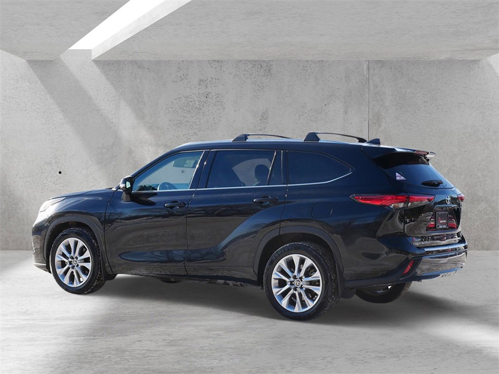Used 2022 Toyota Highlander Limited image 4
