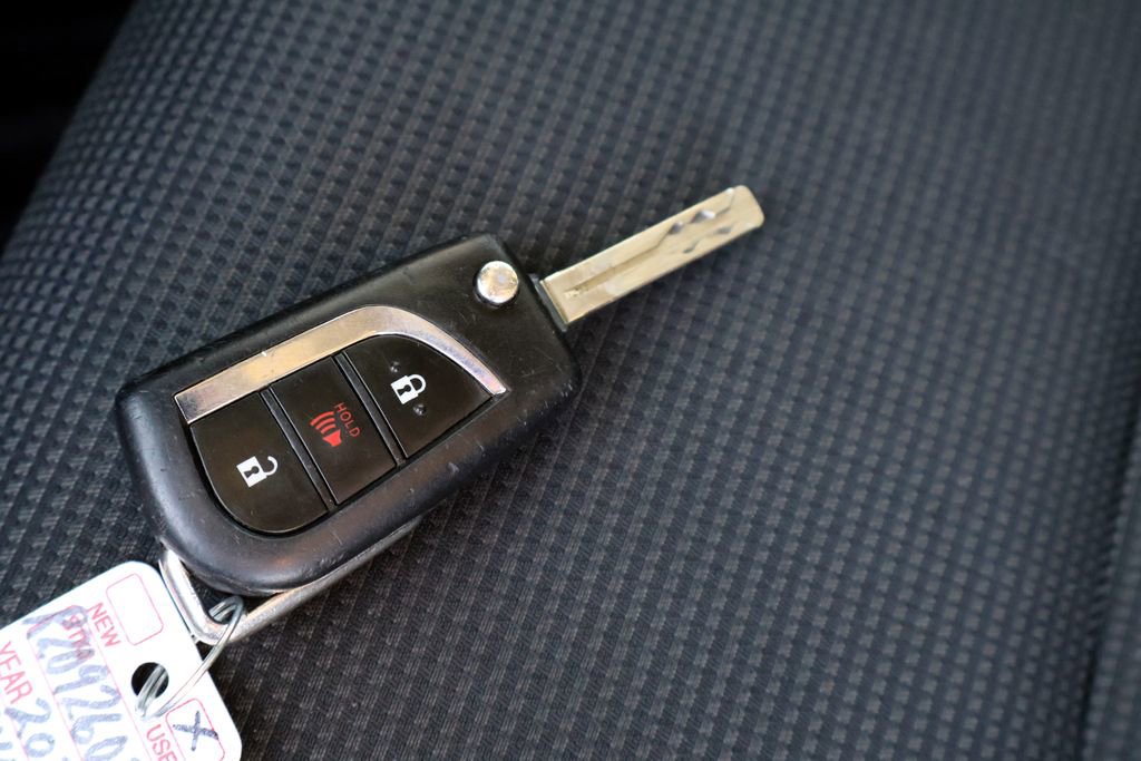 Used 2021 Toyota RAV4 LE FWD image 33