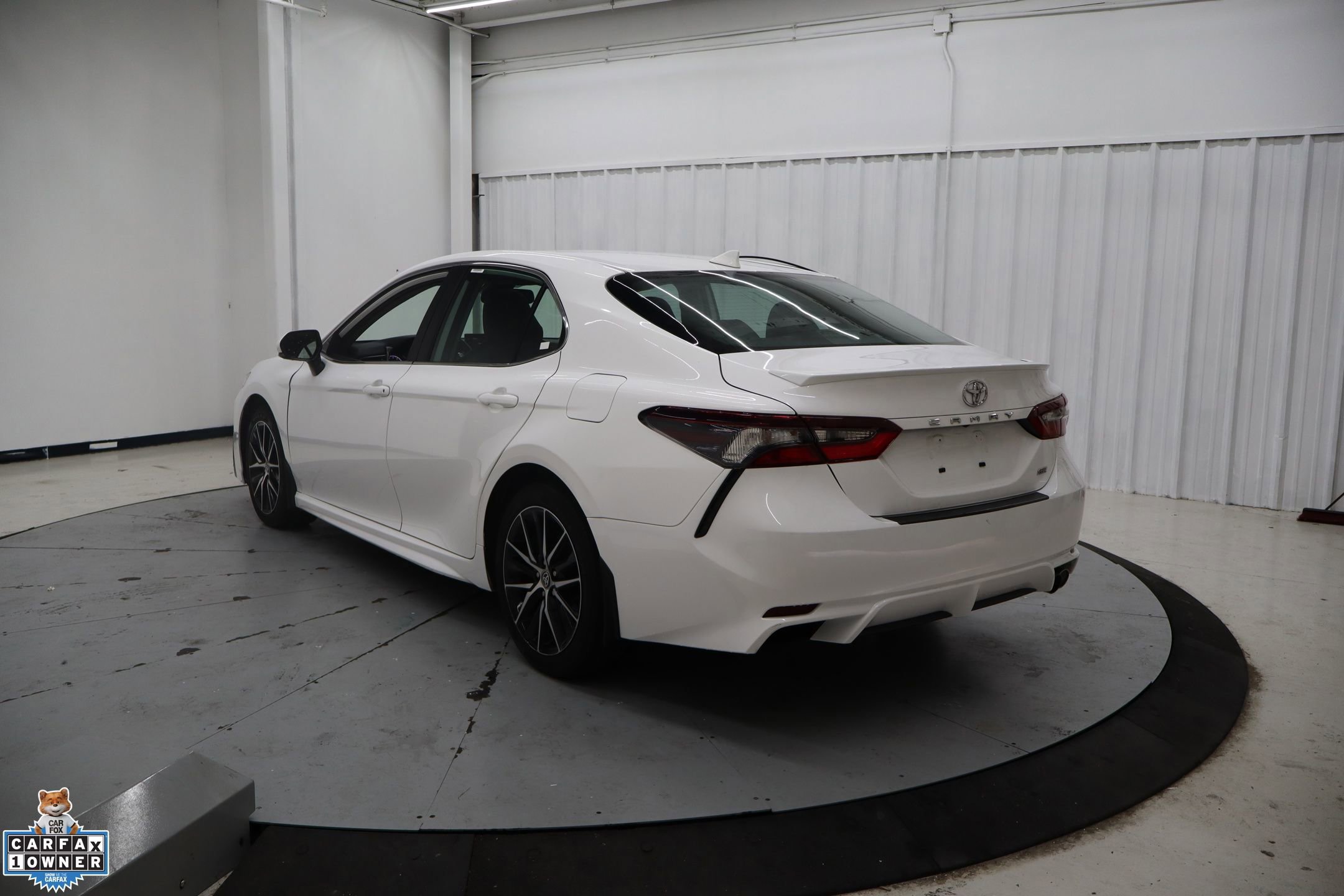 Used 2024 Toyota Camry SE w/ Cold Weather Package image 5