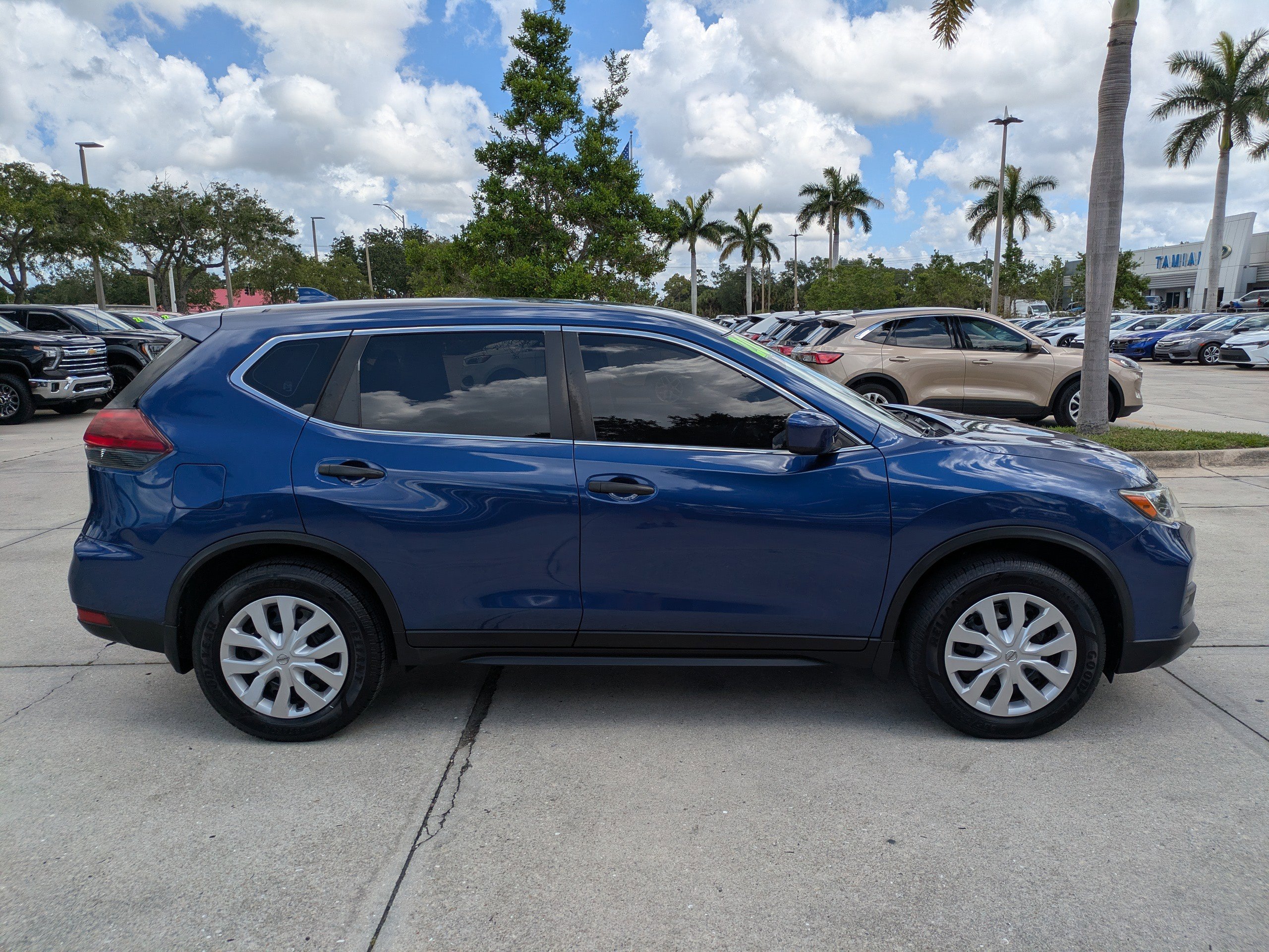 Used 2020 Nissan Rogue S FWD image 3