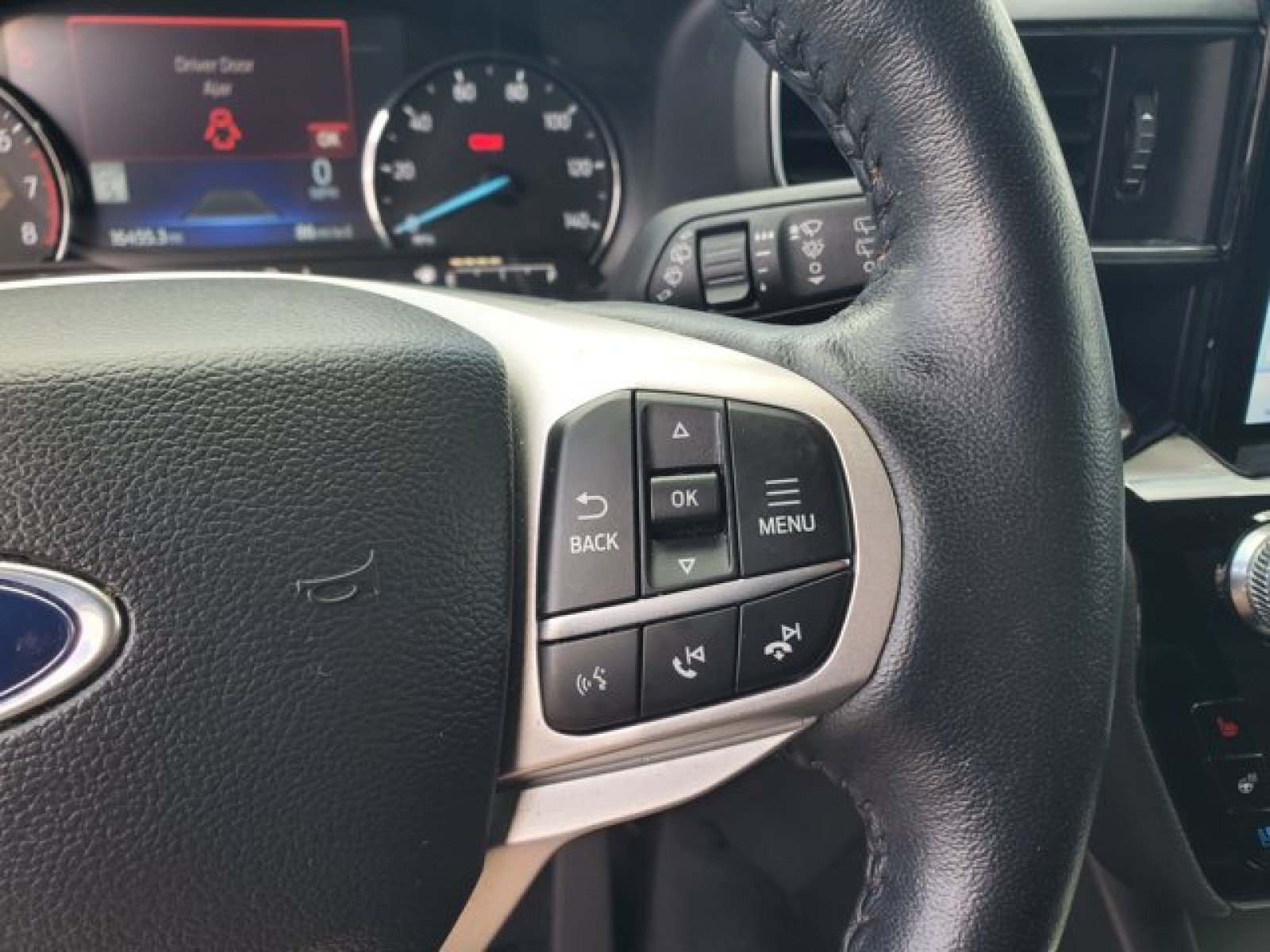 Certified 2023 Ford Explorer Limited w/ Limited Technology Package RWD image 19