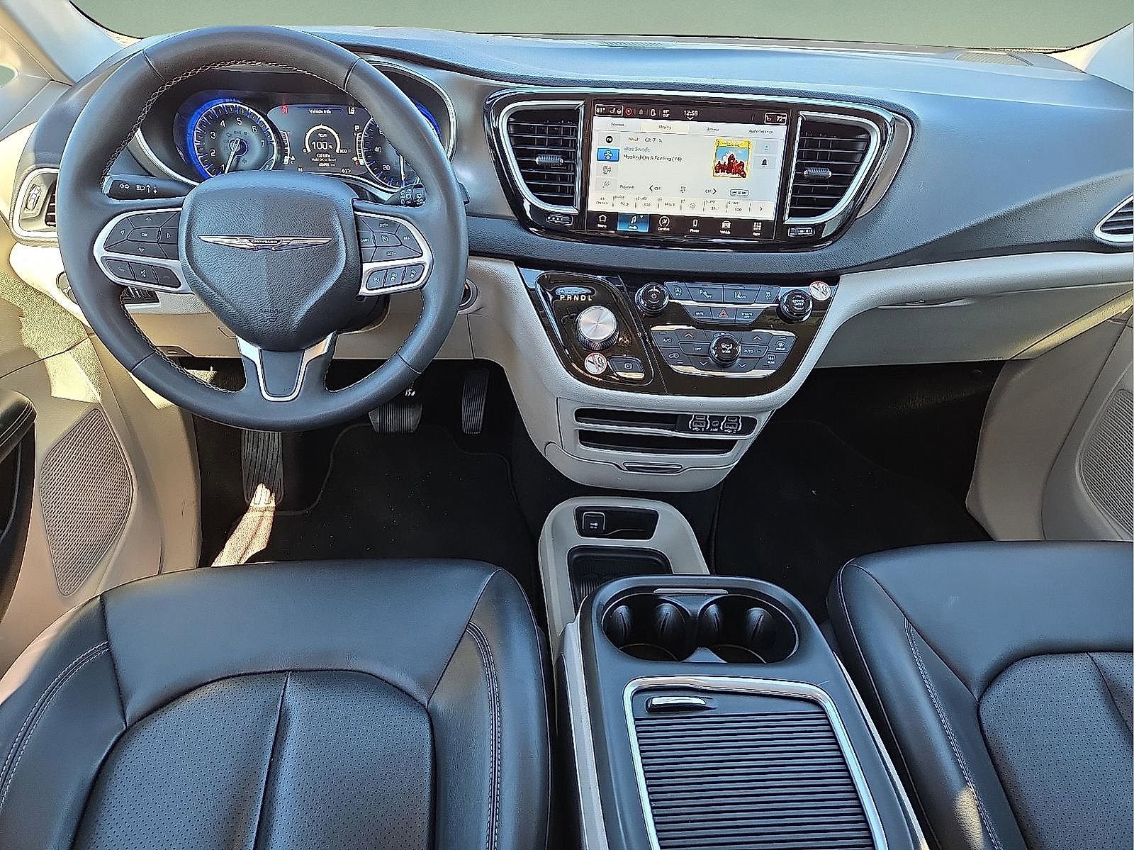 Used 2023 Chrysler Pacifica Touring-L image 12