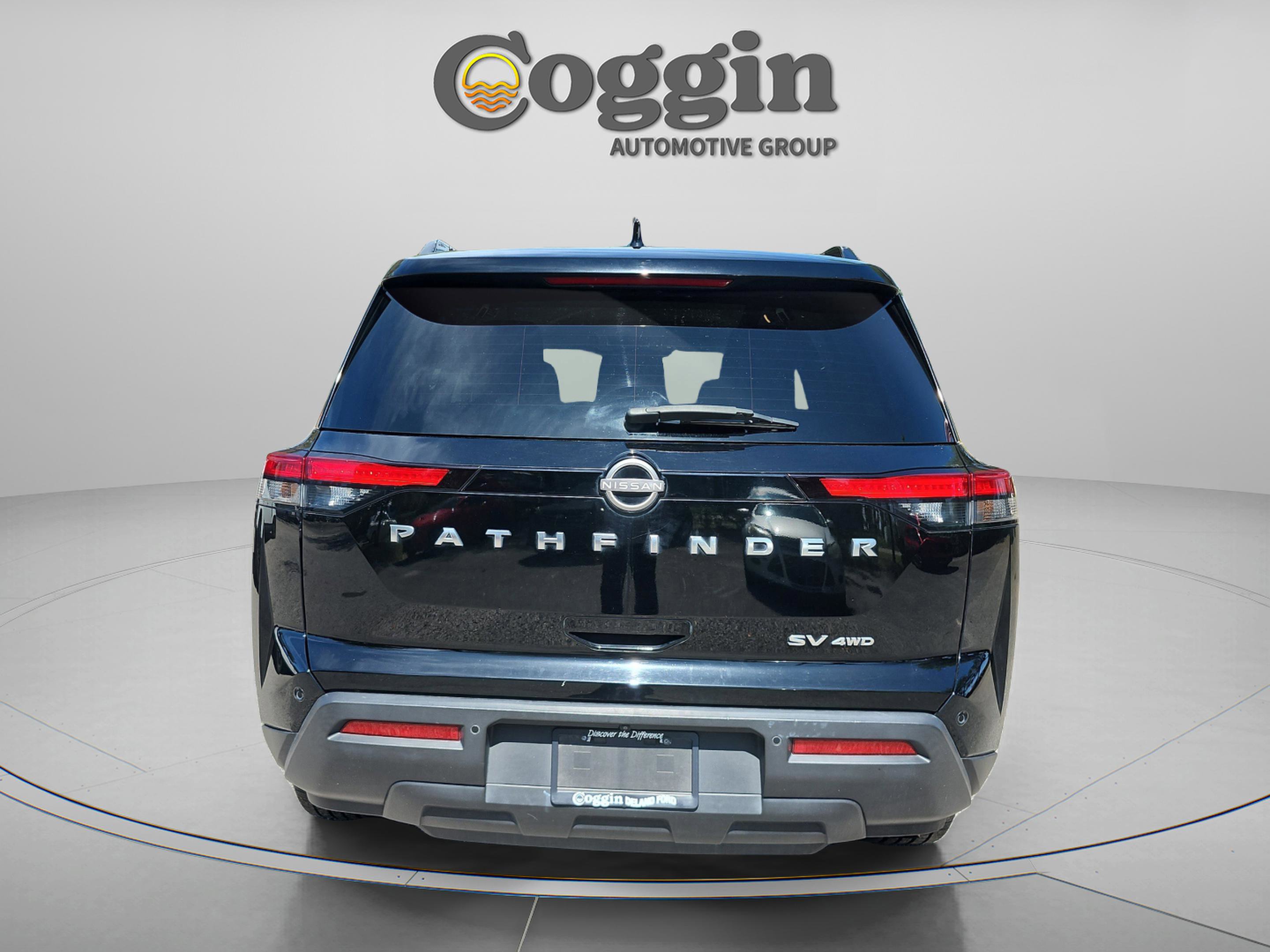 Used 2023 Nissan Pathfinder SV image 4