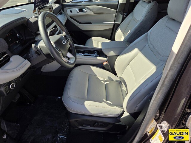 Certified 2025 Ford Explorer Active w/ Active Comfort Package RWD image 11