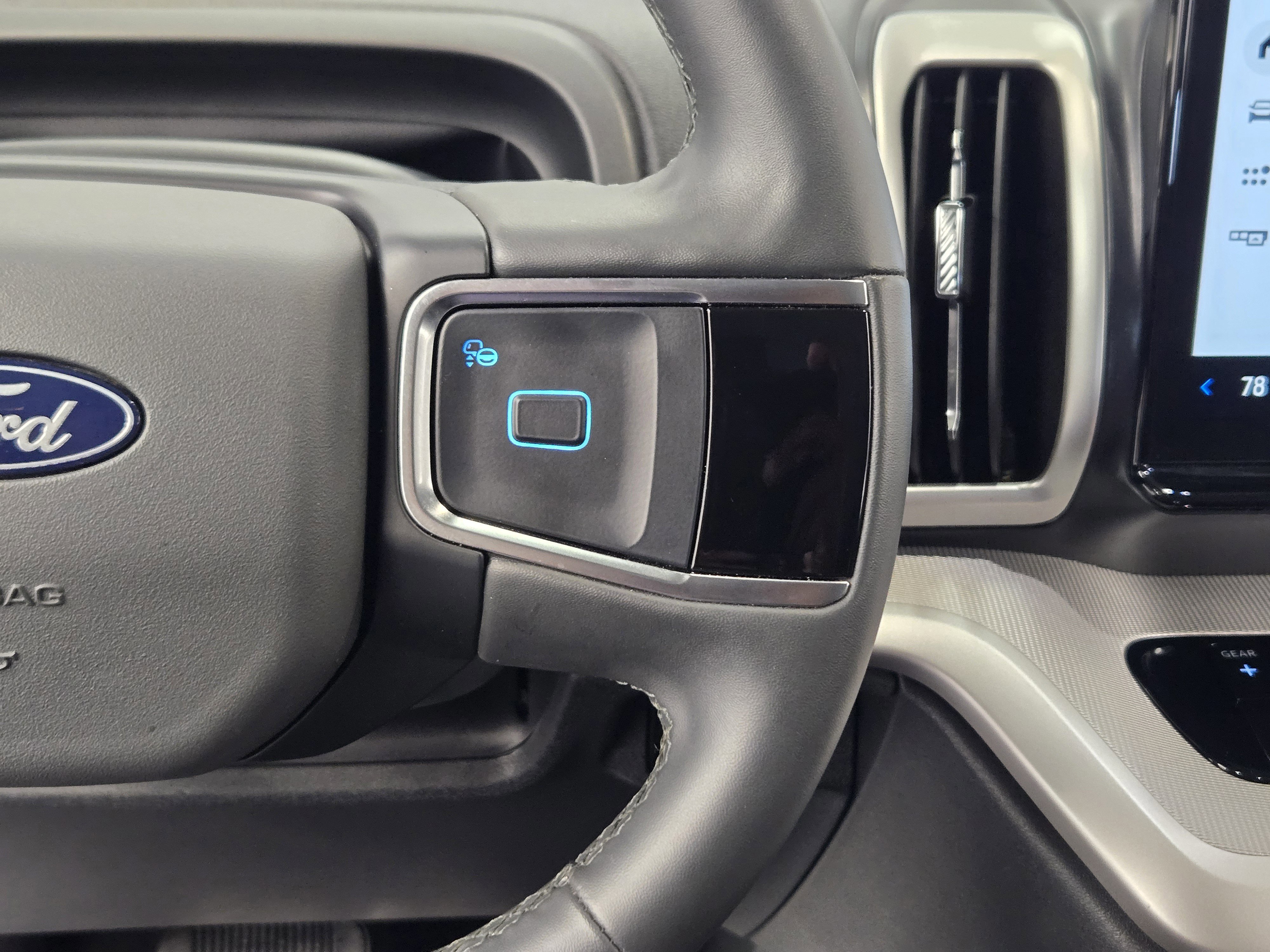 Certified 2025 Ford Expedition Active image 28