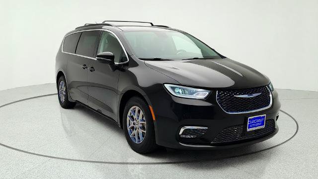 Used 2022 Chrysler Pacifica Touring-L FWD image 1