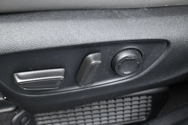 Used 2025 Toyota Sienna XLE FWD image 12