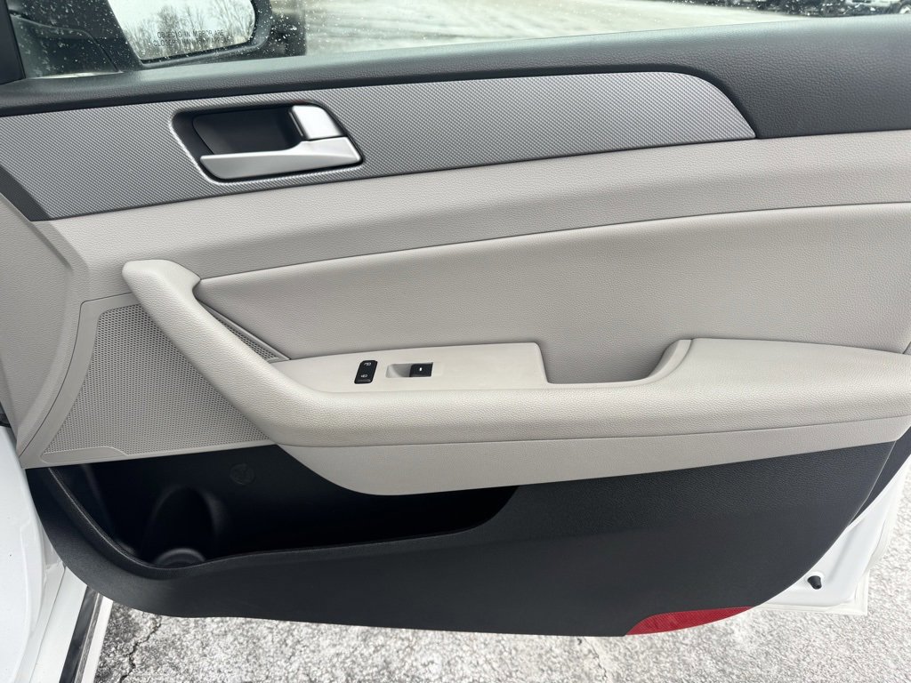 Used 2017 Hyundai Sonata SE image 25