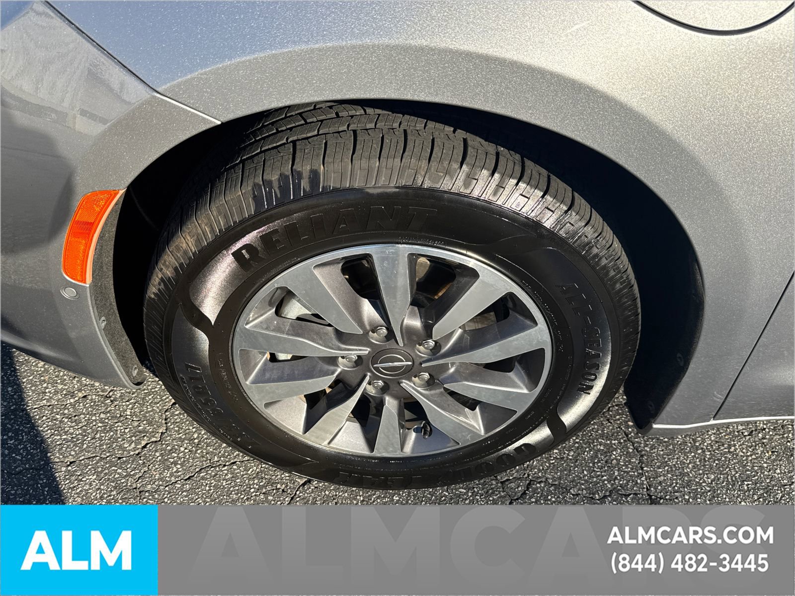 Used 2021 Chrysler Pacifica Touring-L image 15