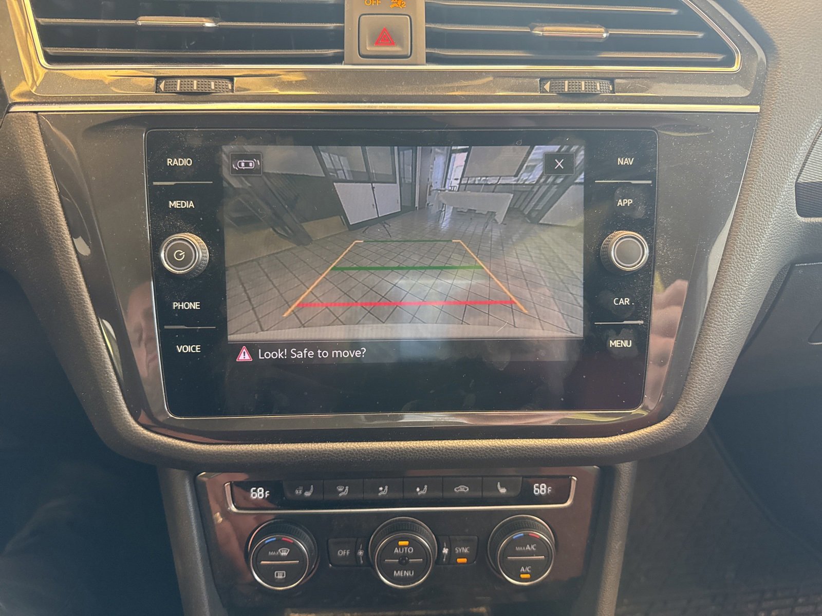 Used 2021 Volkswagen Tiguan SEL Premium R-Line image 22