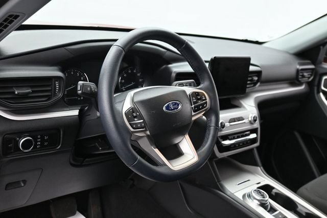 Certified 2023 Ford Explorer XLT RWD image 16