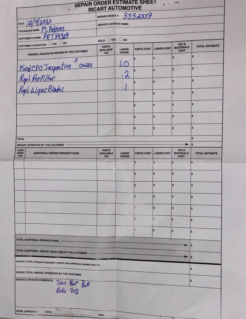 Used 2024 Chrysler Voyager LX image 4