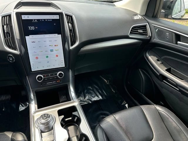 Certified 2022 Ford Edge Titanium AWD/4WD image 32