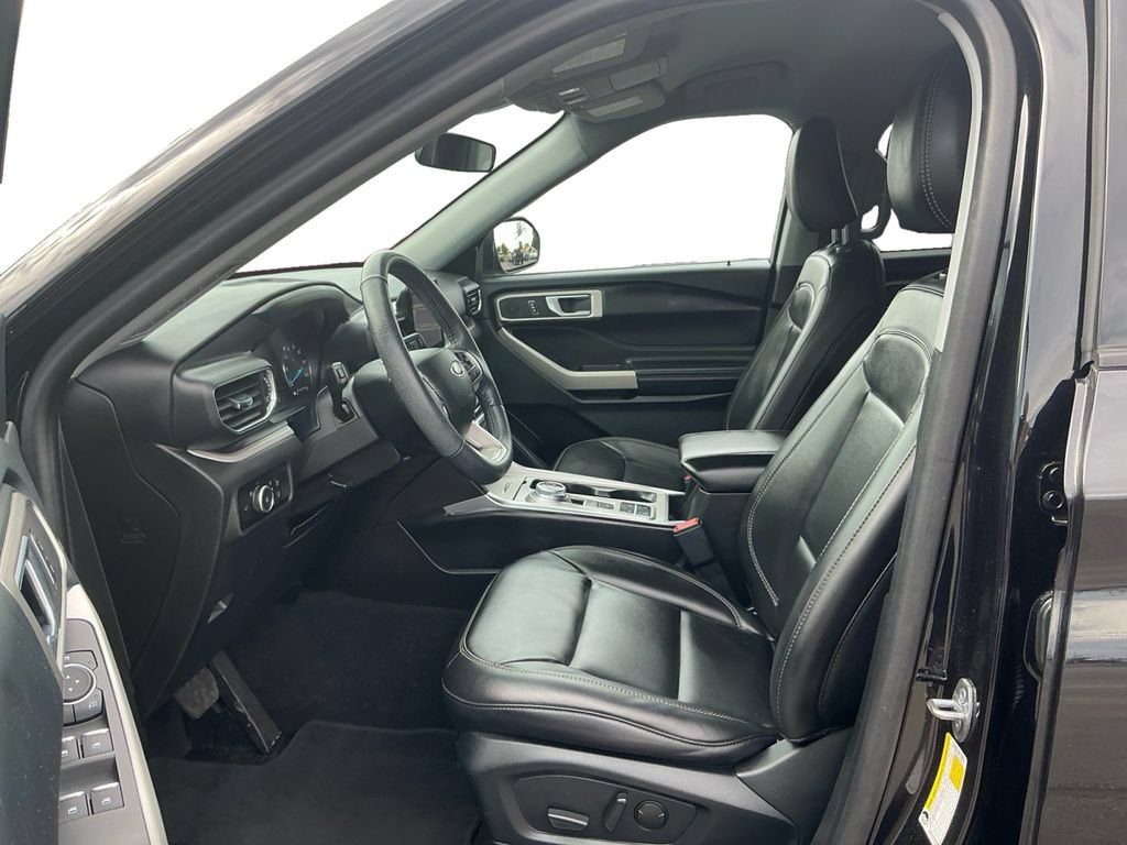 Certified 2023 Ford Explorer XLT w/ Equipment Group 202A RWD image 14