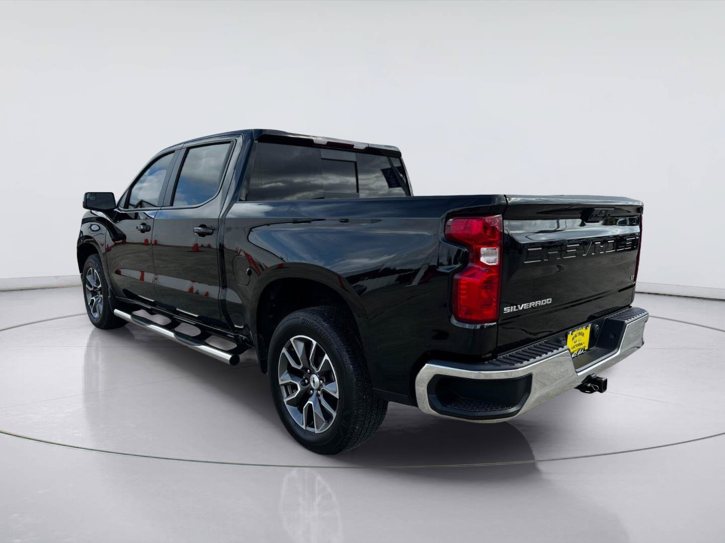 Used 2024 Chevrolet Silverado 1500 LT w/ Convenience Package II RWD image 5
