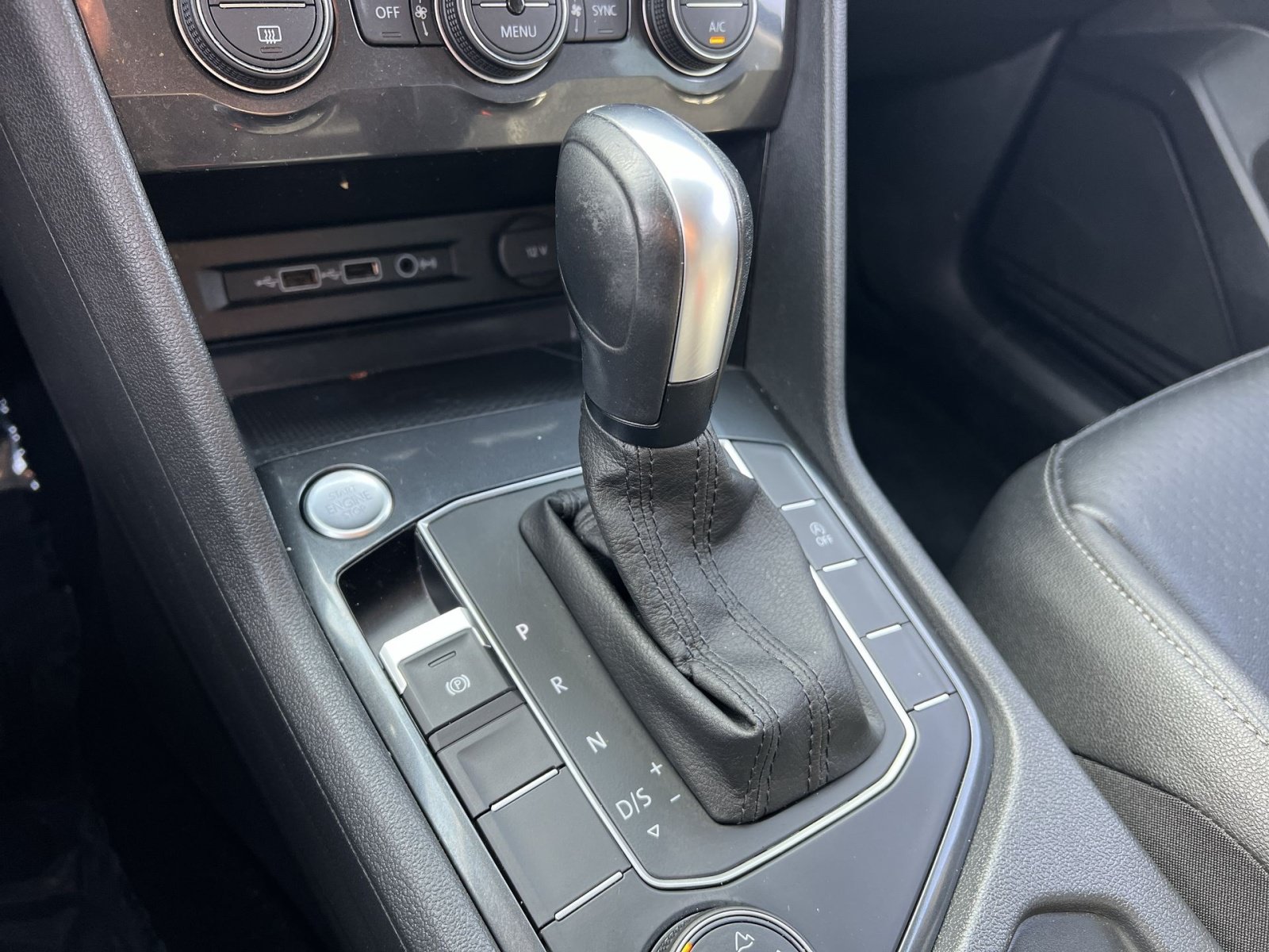 Used 2020 Volkswagen Tiguan SE AWD/4WD image 21