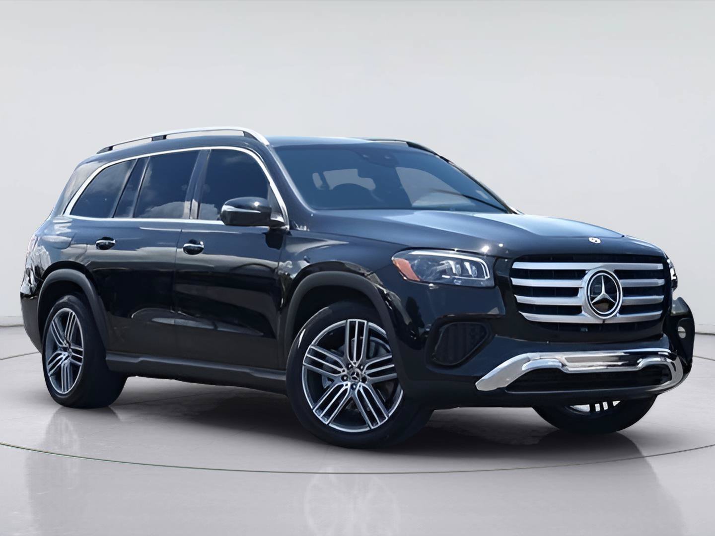 Used 2025 Mercedes-Benz GLS 450 4MATIC image 2