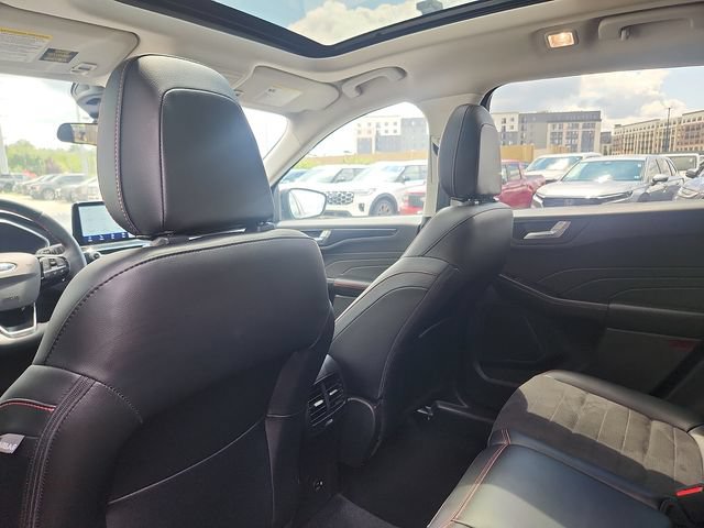 Certified 2022 Ford Escape SEL w/ SEL Stealth AWD Package image 24