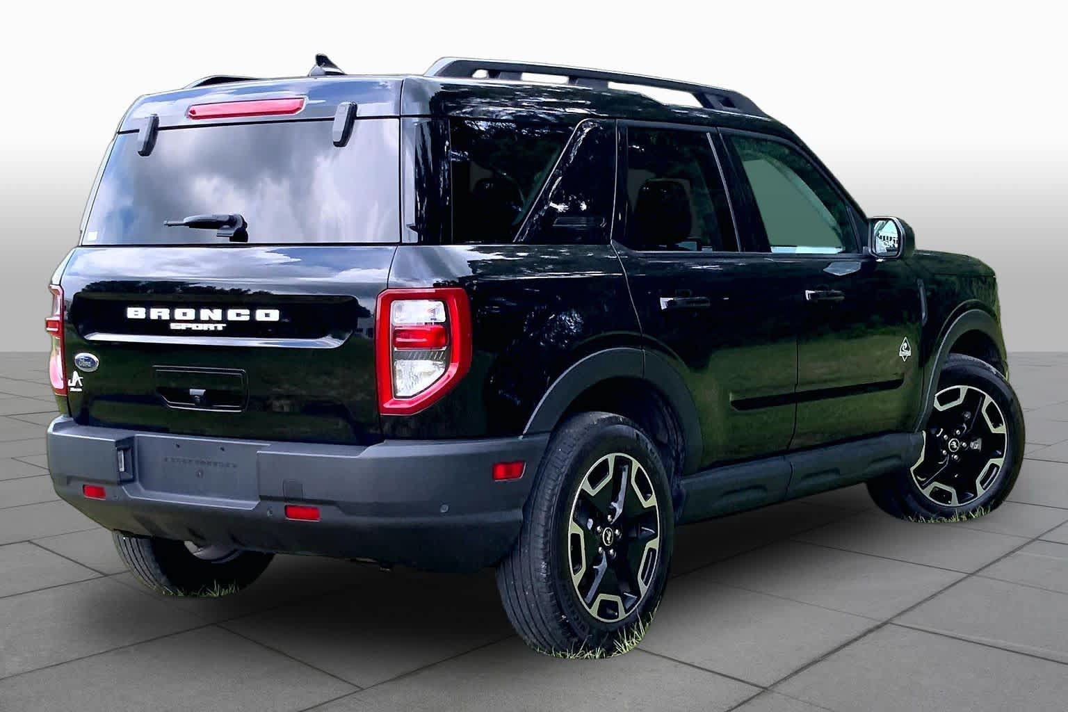 Certified 2024 Ford Bronco Sport Outer Banks w/ Tech Package AWD/4WD image 13