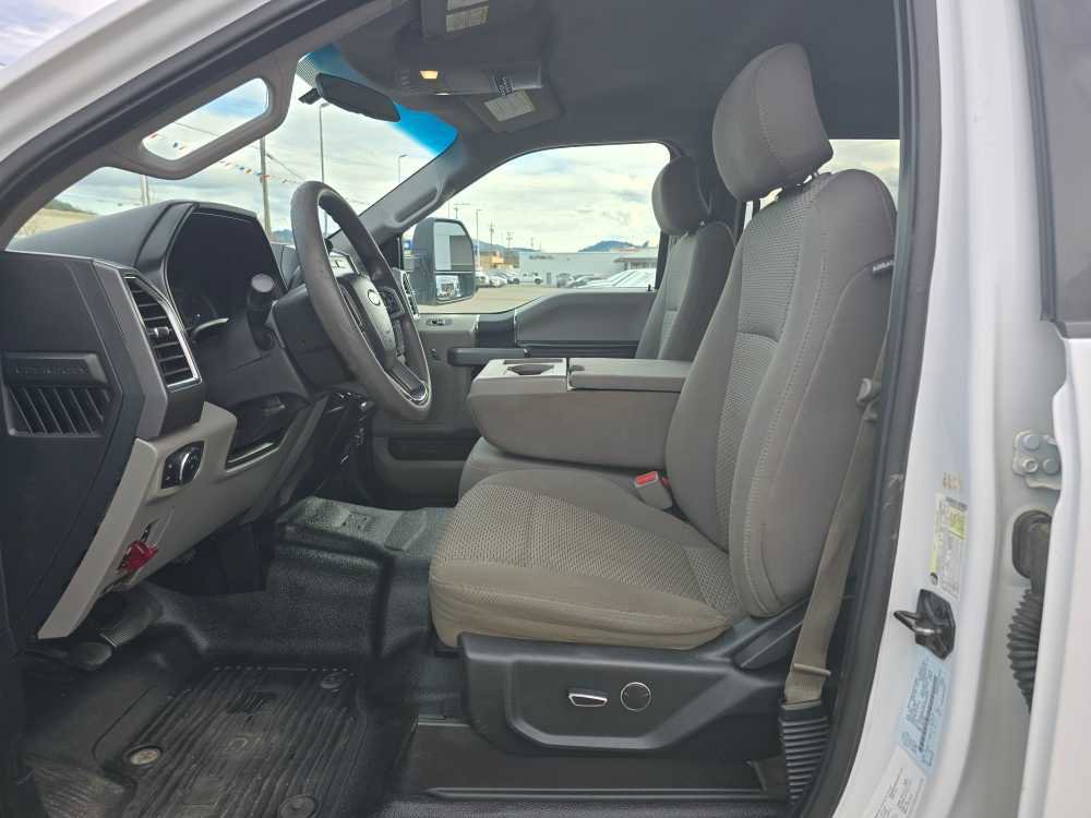 Certified 2017 Ford F350 XLT w/ XLT Value Package image 9