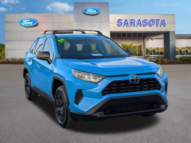 Used 2021 Toyota RAV4 LE image 1