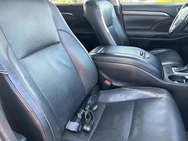 Used 2018 Toyota Highlander Limited w/ Protection Package #3 AWD/4WD image 25