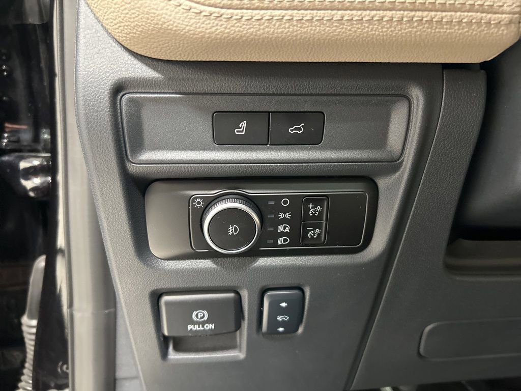 Certified 2024 Ford Expedition Limited image 14
