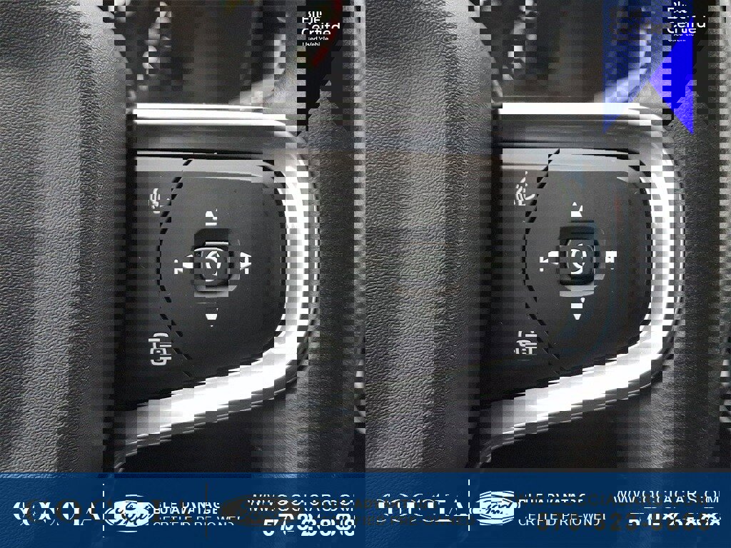 Used 2020 Volvo XC40 T5 Momentum w/ Protection Package Premier image 22