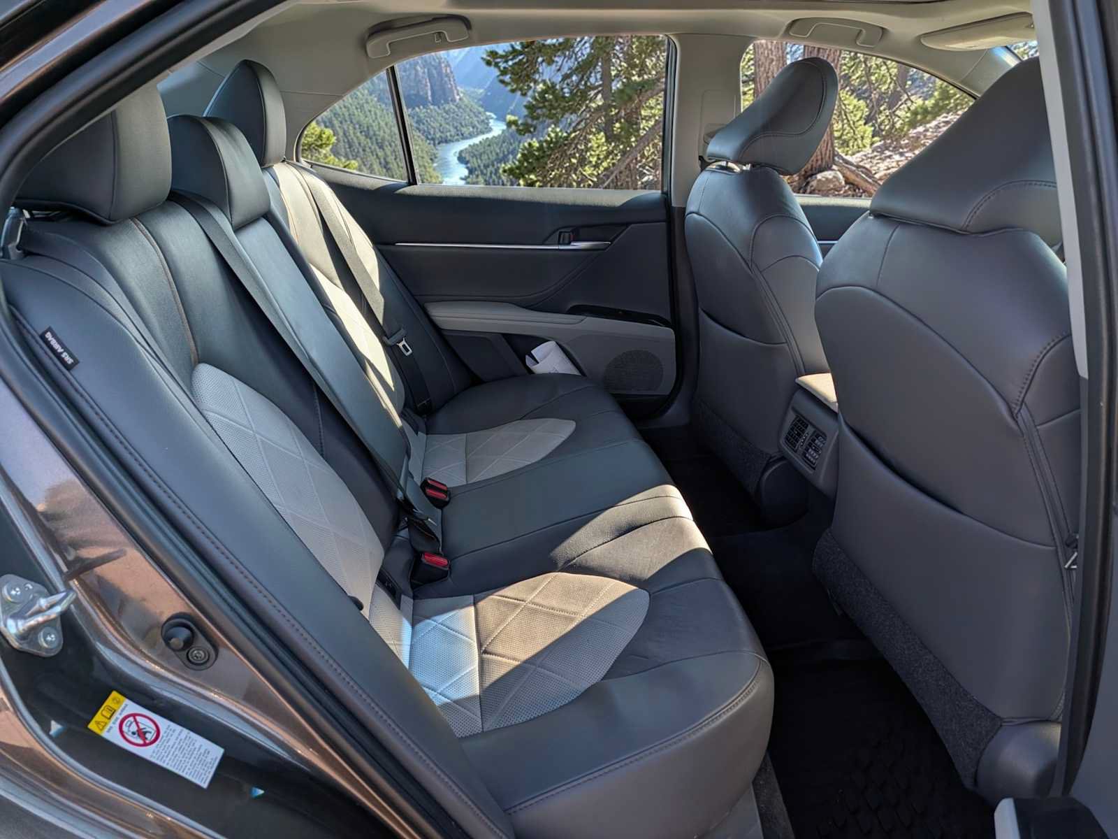 Used 2018 Toyota Camry XLE FWD image 17