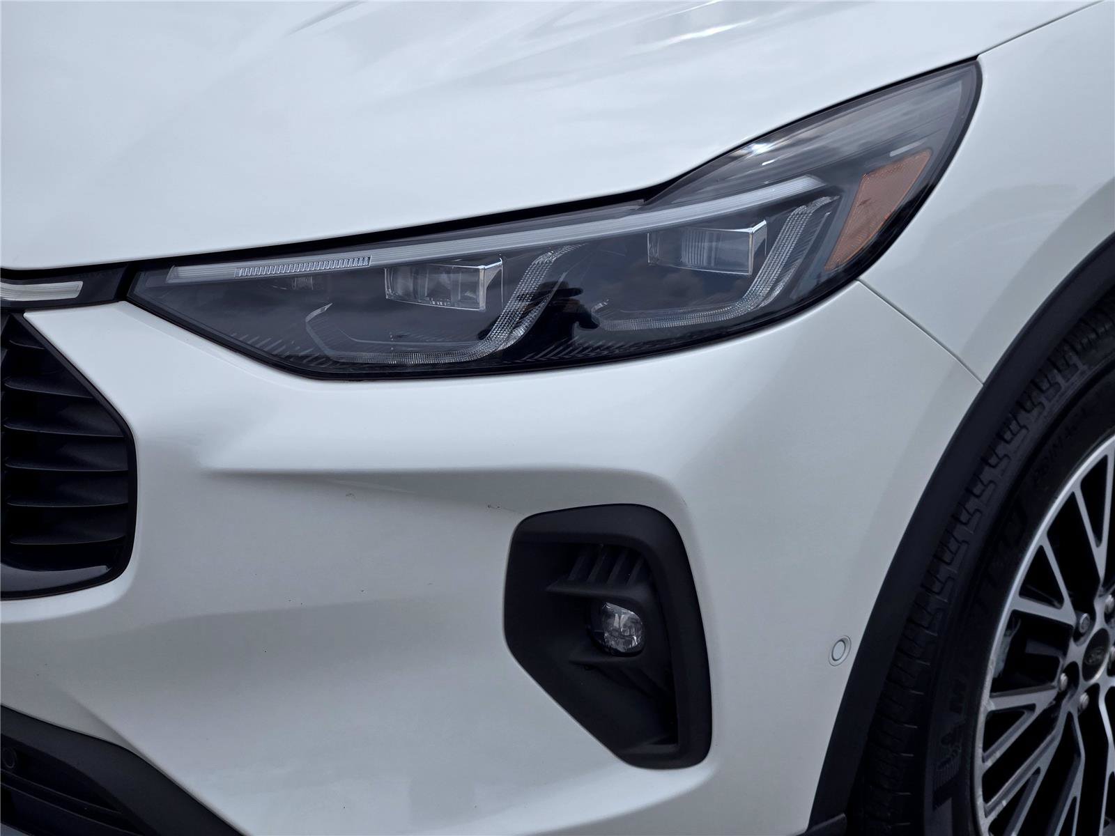 Certified 2023 Ford Escape SE w/ PHEV Premium Package FWD image 10