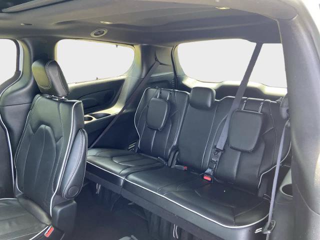 Used 2025 Chrysler Pacifica Limited FWD image 15