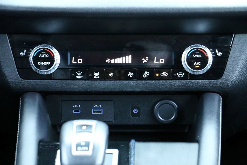 Used 2024 Mitsubishi Outlander SE AWD/4WD image 28