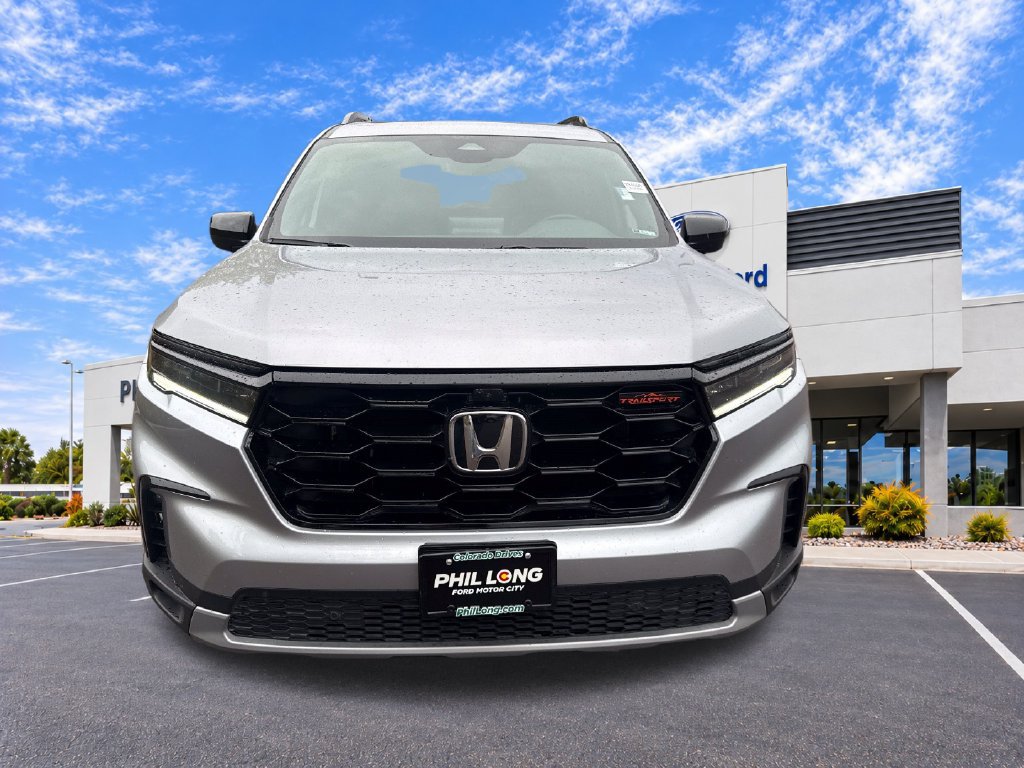 Used 2025 Honda Pilot TrailSport image 2