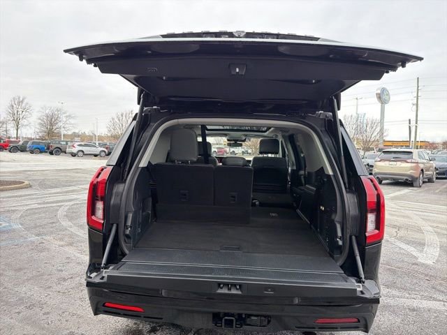 Certified 2025 Ford Expedition Active image 10