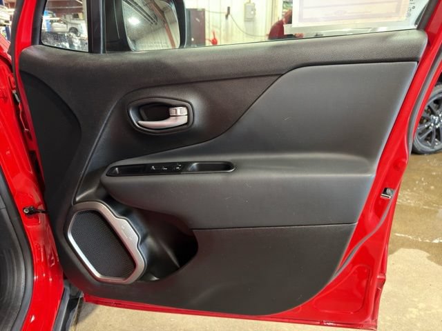 Used 2023 Jeep Renegade Latitude w/ Premium Group AWD/4WD image 24