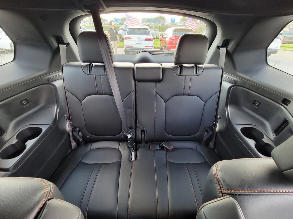 Used 2025 Honda Pilot TrailSport image 17