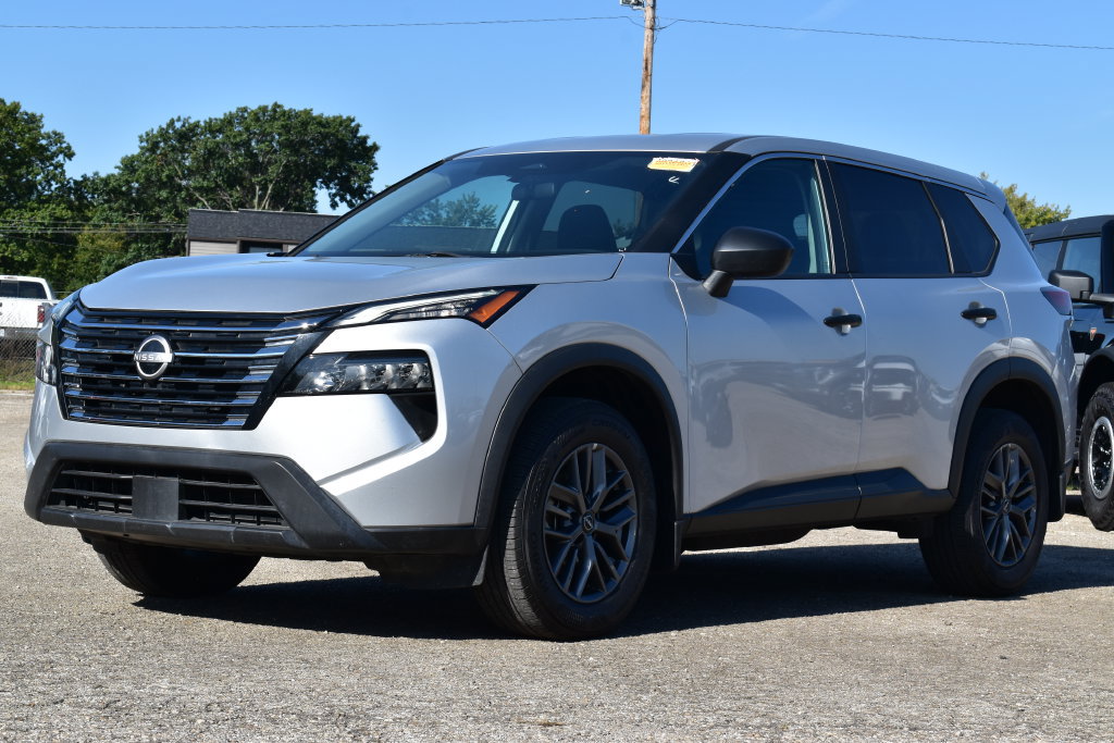 Used 2024 Nissan Rogue S AWD/4WD image 1
