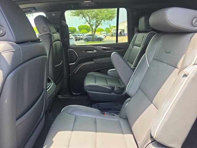 Used 2023 Cadillac Escalade ESV Sport AWD/4WD image 15