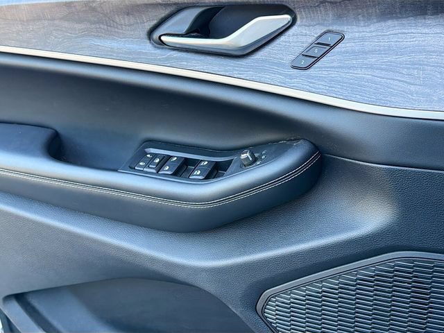 Used 2023 Jeep Grand Cherokee L Limited AWD/4WD image 25