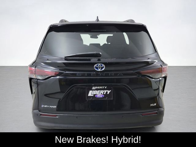 Used 2025 Toyota Sienna XLE w/ XLE Plus Package image 4