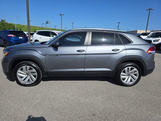 Used 2023 Volkswagen Atlas Cross Sport SE w/ Panoramic Sunroof Package AWD/4WD image 2