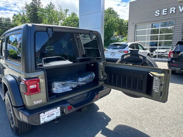 Used 2026 Jeep Wrangler Sport AWD/4WD image 9