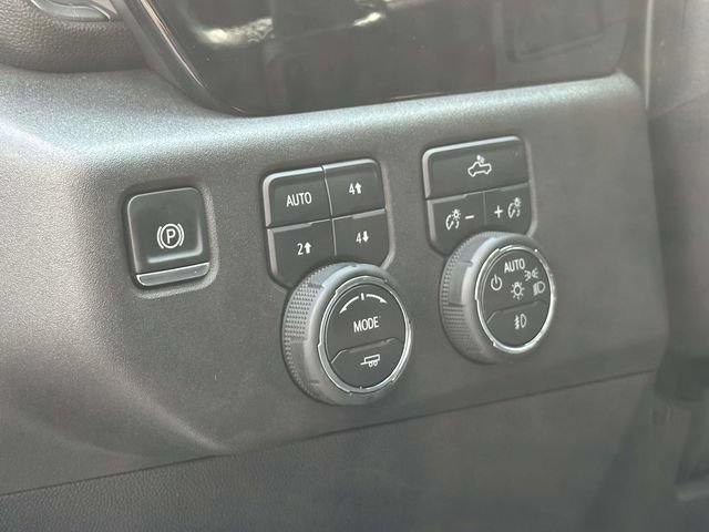 Used 2025 Chevrolet Silverado 1500 LT Trail Boss w/ Dark Appearance Package AWD/4WD image 24