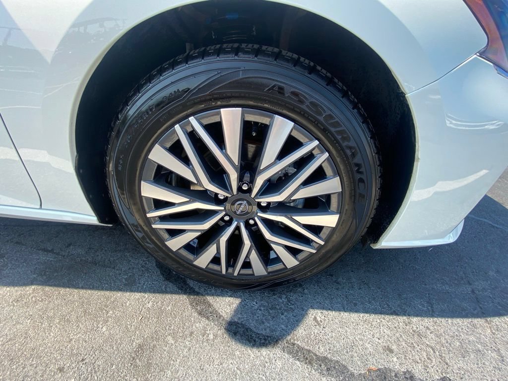 Used 2025 Nissan Altima 2.5 SV FWD image 29