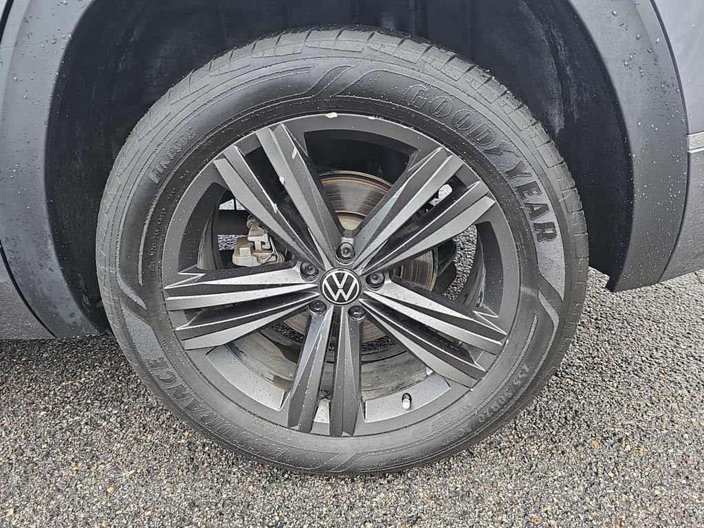 Used 2022 Volkswagen Atlas SEL R-Line AWD/4WD image 34