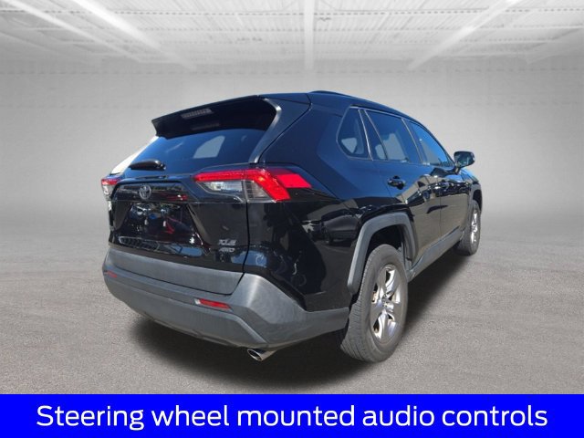 Used 2022 Toyota RAV4 XLE AWD/4WD image 9