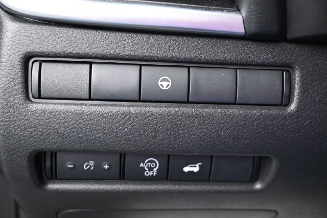 Used 2025 Nissan Rogue SV FWD image 22