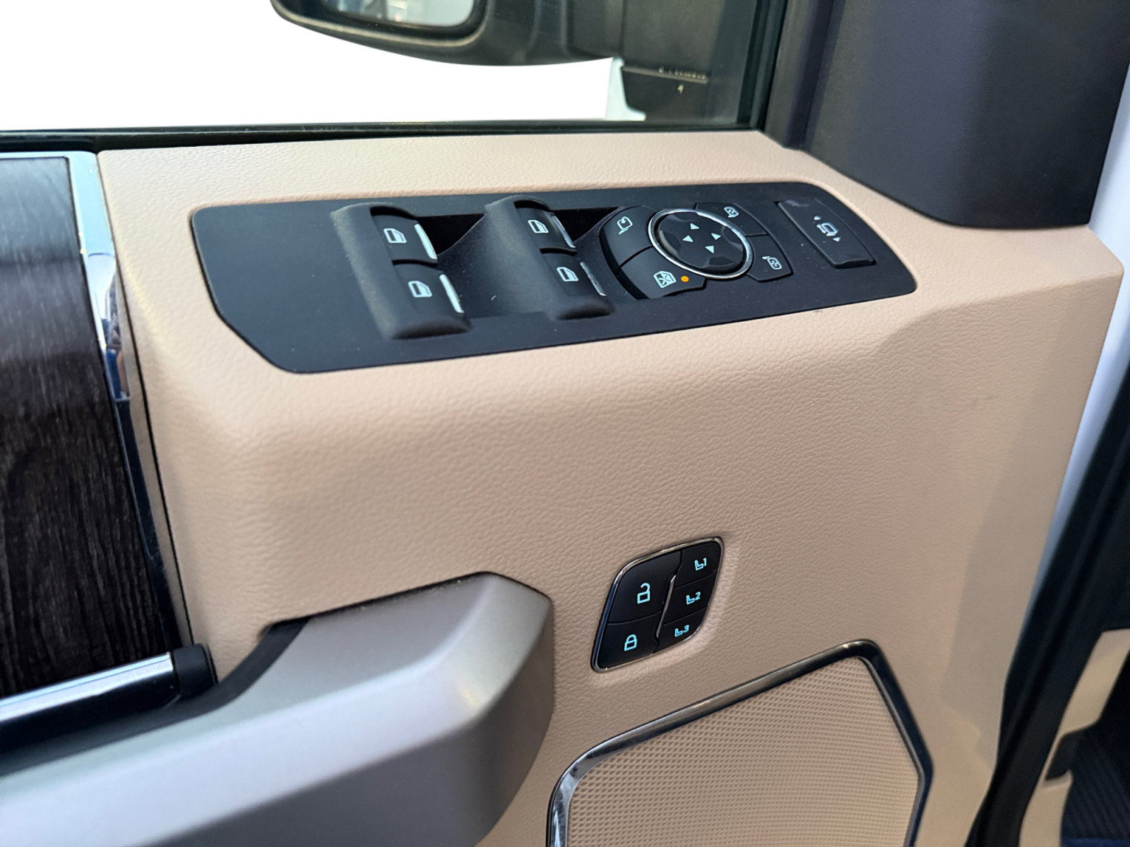 Certified 2021 Ford F350 Lariat w/ Lariat Value Package AWD/4WD image 17