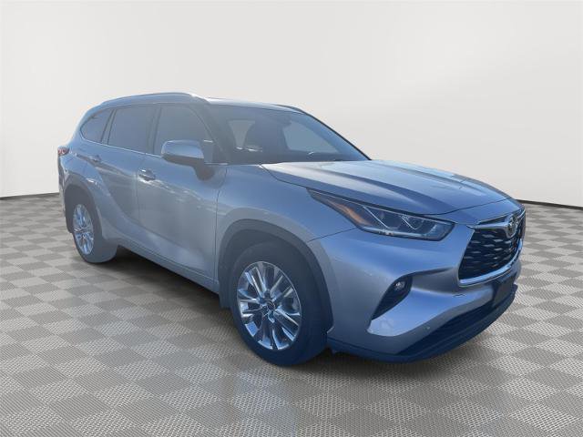 Used 2022 Toyota Highlander Limited image 3