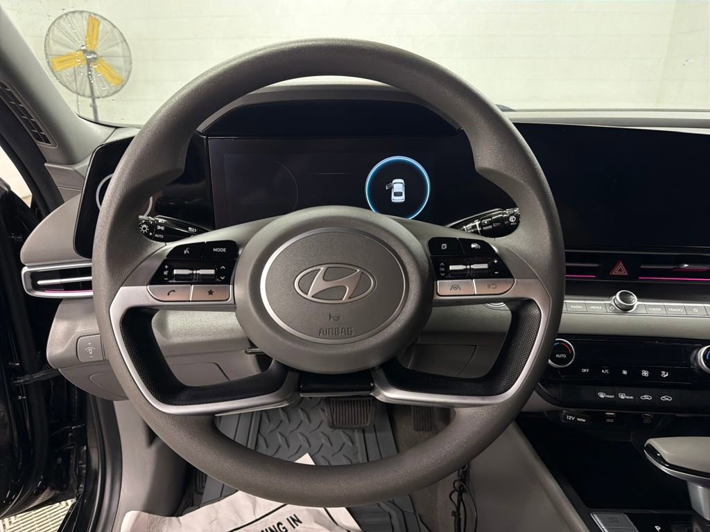 Used 2024 Hyundai Elantra SEL image 18